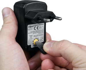 Zasilacz DPM Zasilacz uniwersalny, 18 W, 1500 mA, 8 końcówek 3