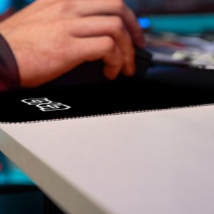 Podkładka Tilt PODKŁADKA POD MYSZ MYSZKĘ Black 50x50 TILT Wytrzymała Na biurko Gamingowa 4