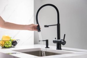 Bateria kuchenna Blue Water Blue Water Tusar Czarna Trójdrożna bateria kuchenna z elastyczną wyjmowaną wylewką 7