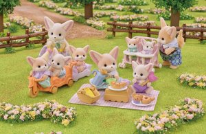 Figurka Epoch Sylvanian Families - Liski pustynne na pikniku (5698) 17