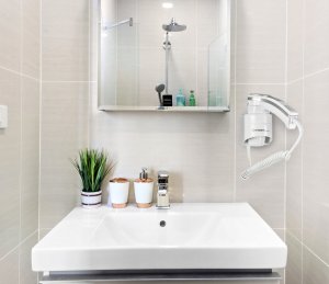 Suszarka First Austria FA- 5655-1 Suszarka do włosów z uchwytem ściennym 23