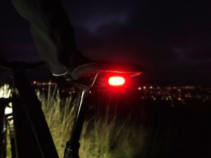 Lupine Lampka tylna C14 MAG 45 Lumenów, Montaż pod siodełkiem 12