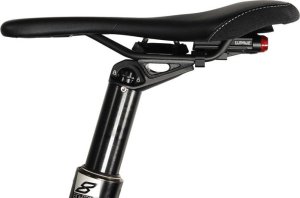 Lupine Lampka tylna C14 MAG 45 Lumenów, Montaż pod siodełkiem 3