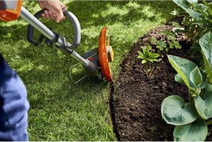 Husqvarna Lawnmower HUSQVARNA 110iL with accessories 4