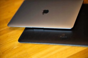 Etui Baltan do Apple MacBook Air/Pro 13 czarny 9