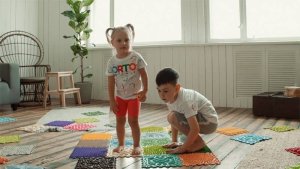 Małpiszon Mata sensoryczna Radosna Kraina 16 szt. 25 x 25 cm Ortoto 3