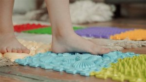 Małpiszon Mata sensoryczna Radosna Kraina 16 szt. 25 x 25 cm Ortoto 4