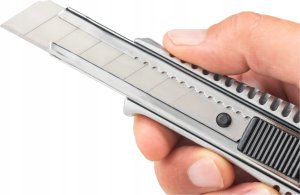 Falon-Tech Nóż do tapet metalowy nożyk 18mm łamane ostrza 19
