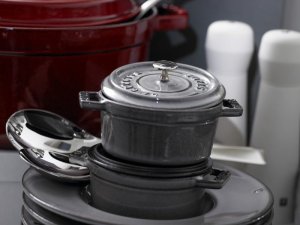 STAUB Mini garnek żeliwny okrągły Staub 2