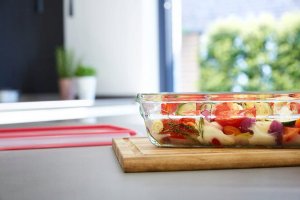 Emsa Emsa Clip&Close Glass Food Container 0,8 L red 11