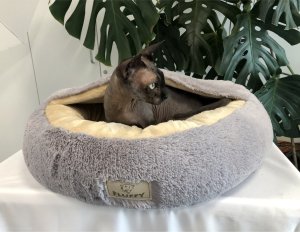 Trixie Legowisko Shaggy Fluffy z daszkiem jasnoszare o średnicy 70cm 8