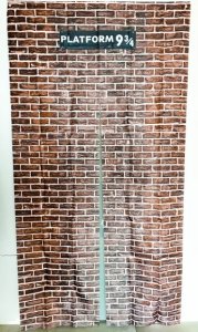 PRC PERON 9 i 3/4 śCIANA Z CEGIEŁ HARRY POTTER KING`S CROSS Londyn HOGWART Uniwersalny 2