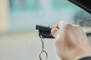 Guard Narzędzie ratunkowe GUARD LifeGuard - gwizdek, nóż do pasów, zbijak szyb (YC-004-BL) 8