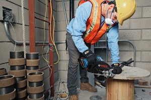 Bosch Pilarka tarczowa GKM 18V-50 06016B8001 6