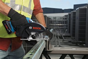 Bosch Pilarka tarczowa GKM 18V-50 06016B8001 7
