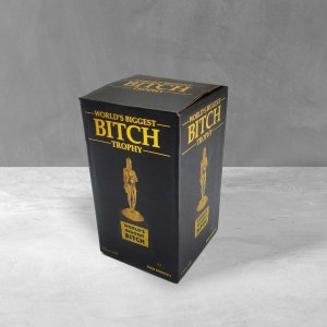 Thumbs Up Mad Monkey - TROFEUM 'World's Biggest Bitch' 5