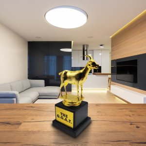 Thumbs Up Mad Monkey - TROFEUM "THE G.O.A.T." 2