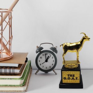 Thumbs Up Mad Monkey - TROFEUM "THE G.O.A.T." 3