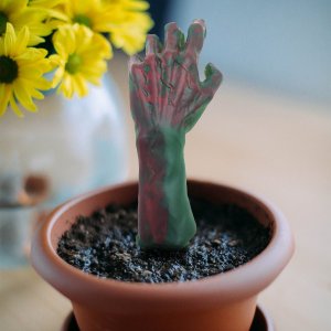 Thumbs Up Mad Monkey - Zombie Ręce do doniczki 2