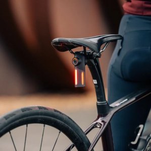 MAGICSHINE Oświetlenie rowerowe 30 lumenów SEEMEE DV 7
