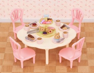 Epoch Sylvanian Families - Stół, krzesła i mnóstwo słodkości (5742SYL) 4