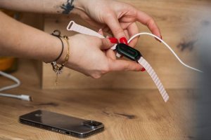 ForCell FORCELL F-DESIGN FX8 pasek do XIAOMI Mi Band 8 bordowy 3