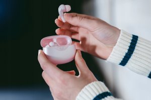 Słuchawki Hama FRESH 'N REBEL SŁUCHAWKI BEZPRZEWODOWE DOKANAŁOWE Z ANC TWINS ACE PASTEL PINK 11