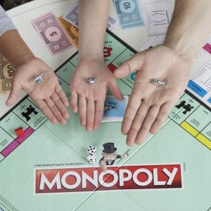 Hasbro Monopoly Classic 6
