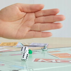 Hasbro Monopoly Classic 8