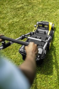 Kosiarka akumulatorowa Karcher  LMO 5-18 Dual Battery Set (1.445-431.0) 9