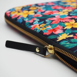 Torba Thule Casyx | Casyx for MacBook | SLVS-000023 | Fits up to size 13 ”/14 " | Sleeve | Canvas Flowers Dark | Waterproof 1