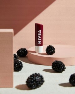 NIVEA_Blackberry Shine pomadka do ust 5,5ml 4