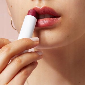 NIVEA_Blackberry Shine pomadka do ust 5,5ml 5