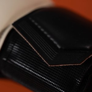 Uhlsport Rękawice bramkarskie Speed Contact Absolutgrip Reflex czarne 101126201 8,5 5