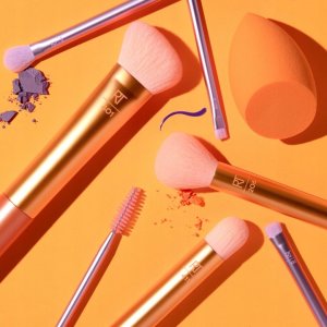 REAL TECHNIQUES_SET Level Up Brush and Sponge zestaw pędzli do makijażu 7szt. + gąbka do makijażu 3