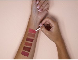 THE BALM_Meet Matte Hughes Mini pomadka do ust 6x1,2ml 3