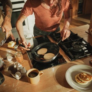 Patelnia Fiskars z powłoką ceramiczną 24cm 6