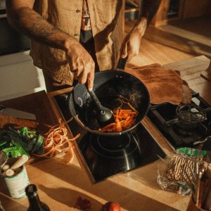 Patelnia Fiskars wok 28cm 6