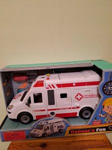 Hipo Auto ambulans św/dźw rozkręcany YW8088C 10017 1