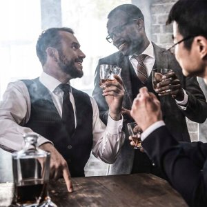 Glasmark Zestaw TWISTED do Whisky: Karafka + Dwie Szklanki + Kamienie + Szczypce + Skrzynia 8