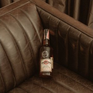 BIOK Laboratorija 18.21 Man Made Wash Sweet Tobacco daugiafunkcė priemonė vyrams 3in1: šampūnas, kondicionierius ir kūno prausiklis viename, 950 ml 3