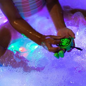 Seba/FR Skates Glo Pals, Kostki sensoryczne świecące w wodzie - Lumi, 4 szt. 3