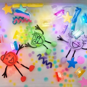 Duronic Glo Pals, Postać do kąpieli Sammy - zestaw z dwiema kostkami sensorycznymi świecącymi w wodzie 5