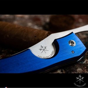 b small publishing limited Les Fines Lames TAGLIASIGARI LE PETIT ANODIZED BLUE 1