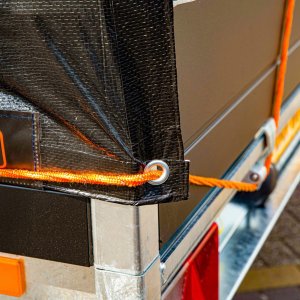 neutralna linia produktów Black&Decker - Lina transportowa z elementami odblaskowymi + nawijak 4mm / 20m 10