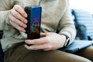 Powerbank Baseus UAG Rugged 10K - powerbank 10000 mAh z podstawką, ładowanie bezprzewodowe 10W, kompatybilny z MagSafe, kabel w zestawie (black/titanium) 12