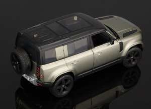 Bburago 2022 Land Rover Defender 110 green 1:24 BBURAGO 3