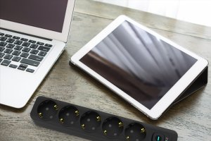 Inca INCA listwa zasilająca IPW-44SY 5-gniazdowa, LED Anz. Black 1,5m 10