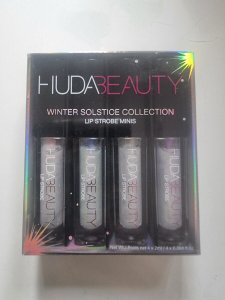 Huda Beauty Winter Solstice Collection Set Huda Beauty: Lip Strobe, Liquid Lipstick, Hypnotic, 2 ml *Miniature + Lip Strobe, Liquid Lipstick, Charmes, 2 ml *Miniature + Lip Strobe, Liquid Lipstick, Starcrossed, 2 ml *Miniature + Lip Strobe, Liquid Lipsti 2