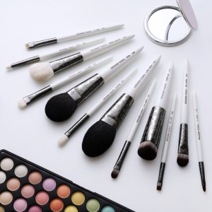 Eigshow Beauty Eigshow Zestaw 12 szt Classic Brush Kit Light Gun Black Gravered 4